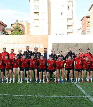 Kadın milliler, Dünya Kupası umutlarını sürdürdü