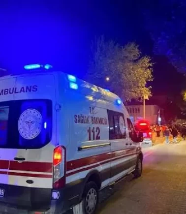 Kıskançlıktan gözü dönen kadın sevgilisini boğazından bıçakladı!