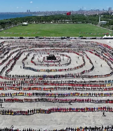 5 bin kişi aynı anda horon oynadı!