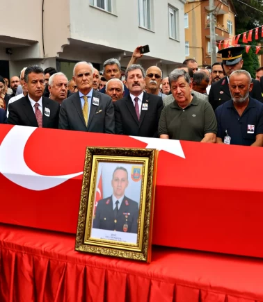 Yüreklere ateş düştü! Uzman Çavuş Mehmet Demirbaş son yolculuğuna uğurlandı