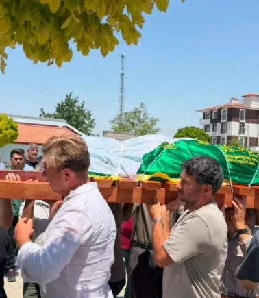 Selçuklu'daki cinayette acı veda: Dursuniye ve Esmanur Öztürk toprağa verildi