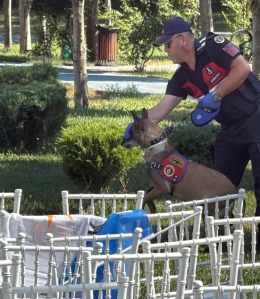 Bakan Göktaş'ın programı öncesi hareketlilik! Parkta bomba araması yapıldı