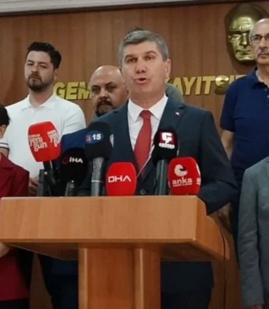 4 belediye başkanı CHP'den istifa etti