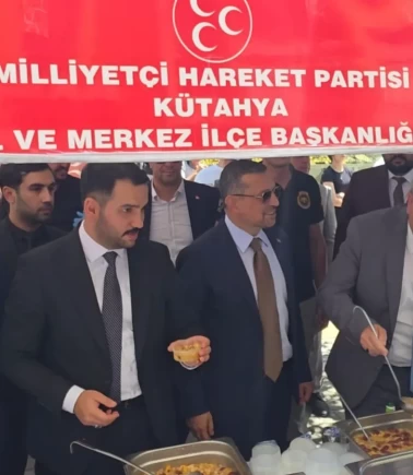MHP Kütahya teşkilatından Sevgi Yolu'nda anlamlı aşure ikramı