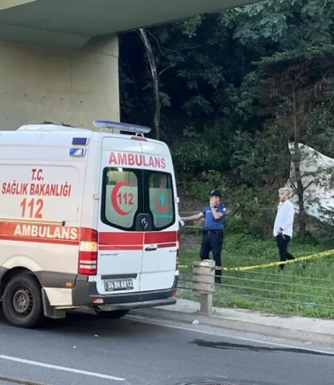 Yol kenarında erkek cesedi bulundu