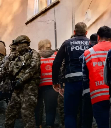 Midesini 'uyuşturucu zulası' yapan kuryelere emniyet darbesi!