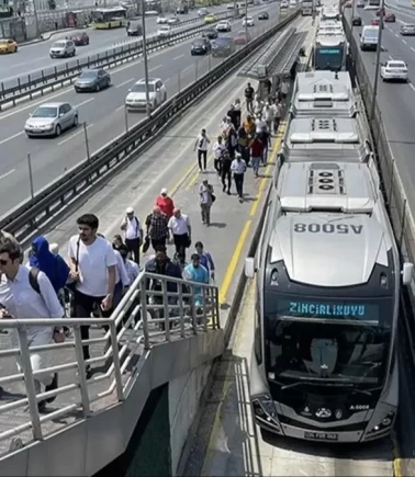 İstanbul'da toplu taşımada klima çilesi: Vatandaş ter döküyor