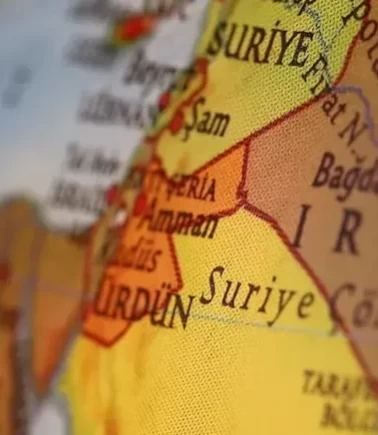 İran'dan ateşlenen 3 füze Ürdün topraklarına düştü