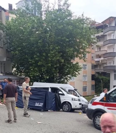 Ağabeyini, yengesini ve yeğenini öldürdü