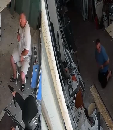 Adana'da taburede otururken kurşun yağmuruna tutuldu