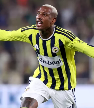 Fenerbahçe'de sezonun açılışı Talisca'dan