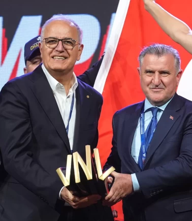 TVF Başkanı Üstündağ'dan Filenin Sultanları'na övgü
