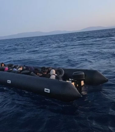 İzmir açıklarında düzensiz göçmen operasyonu!