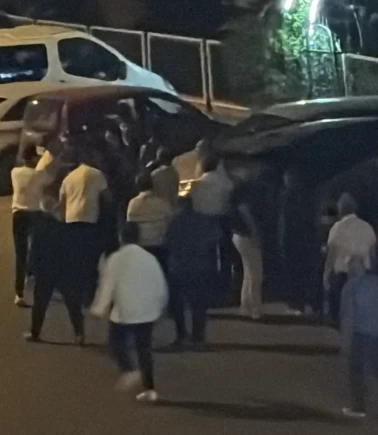 2 grubun kavgasında tekmeler yumruklar konuştu