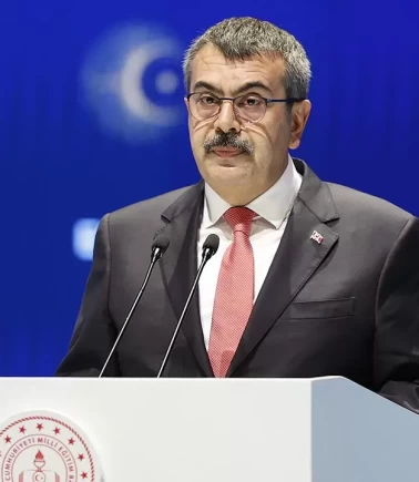 Bakan Tekin açıkladı: Eğitimler ilk hafta çevrim içi yapılacak