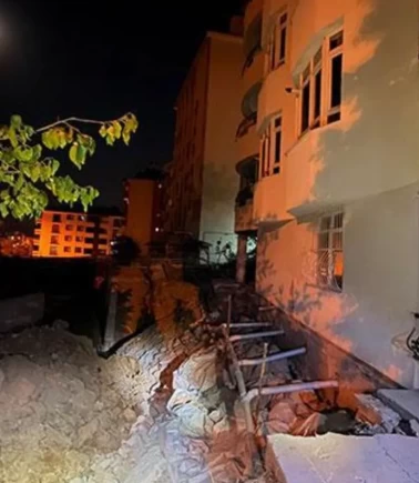 Tunceli’de temel kazısı 5 katlı binayı kaydırdı