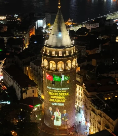 Atakule ve Galata Kulesi'nde Mekke Anlaşması mesajı!