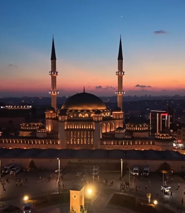 İstanbul’da Mevlid Kandili dualarla idrak ediliyor