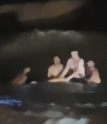 Arnavutköy'de yasağa rağmen denize girdi