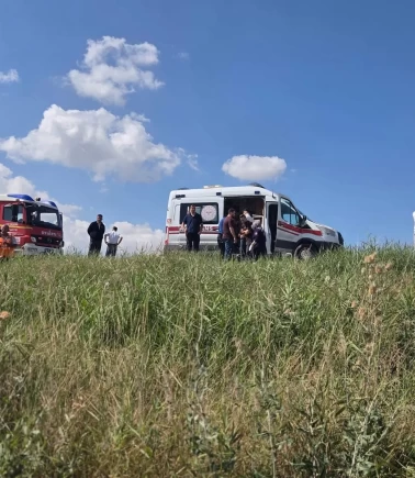 Çarpışan 2 otomobil takla atarak uçuruma yuvarlandı!