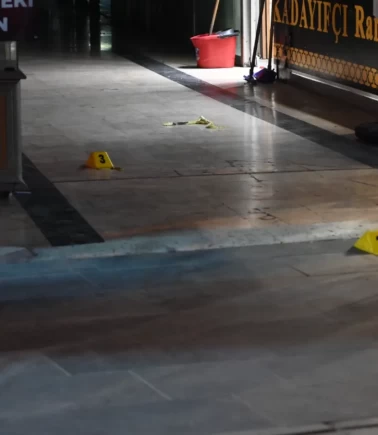 İş merkezi önündeki tartışma kanlı bitti