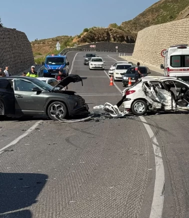 Antalya-Konya yolu üzerinde zincirleme kaza: 1'i ağır 4 yaralı