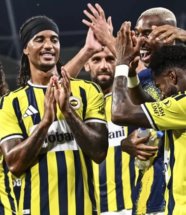 Fenerbahçe'de 7 futbolcunun geleceği şekilleniyor