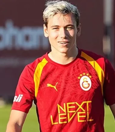 Rus futbolcu sarı-kırmızılılarla sahaya indi