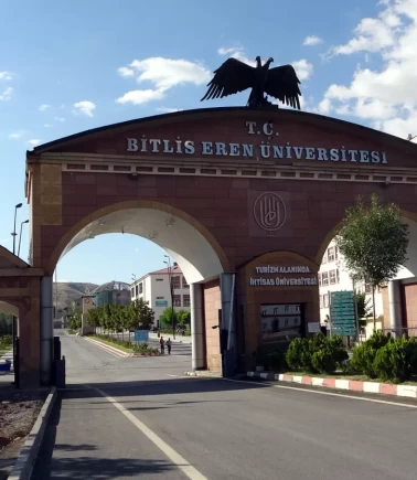 İlk 15 bine 50 bin TL burs! Bitlis Eren Tıp Fakültesi yoğun ilgi gördü