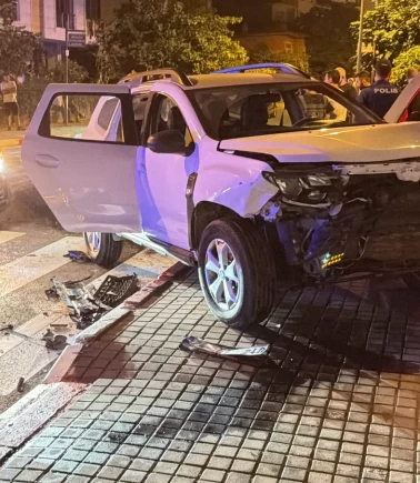 Bartın'da sivil polis aracı otomobille çarpıştı