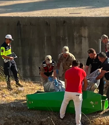 Gaziantep'te hafif ticari araç viyadüğe devrildi