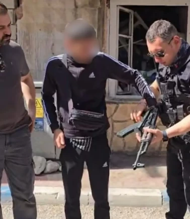 Sokakta kar maskeli ve silahlı şahıs paniği!