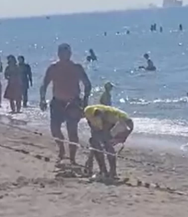 Çanakkale'de halk plajında patlamamış top mermisi paniği!