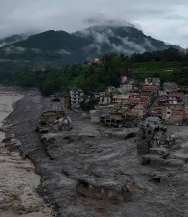 Nepal'deki sel felaketinde can kaybı hızla yükseliyor