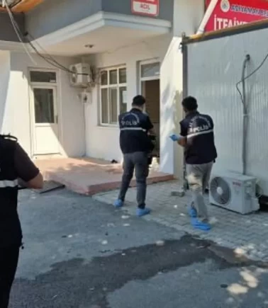 Belediye bahçesinde silahlı dehşet! Tartışma bir anda kanlı saldırıya dönüştü