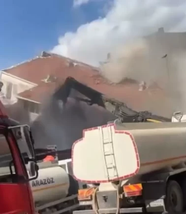 Kentsel dönüşüm kapsamında yıkılan bina çöktü