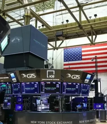 Wall Street'te çip hisseleri ve tahvil faizlerindeki düşüş moralleri düzeltti