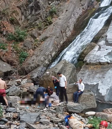 Şelaleden uçuruma düşen kadın kurtarılamadı