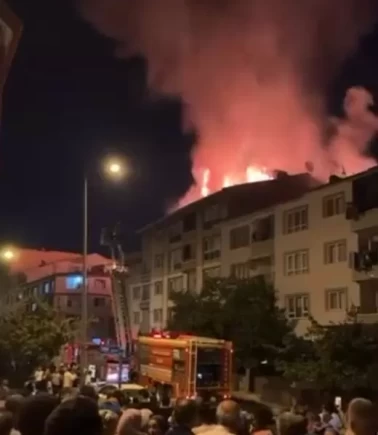 Ankara’da apartman çatısında yangın çıktı