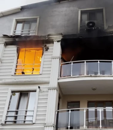 Iğdır'da alevler apartmanı sardı