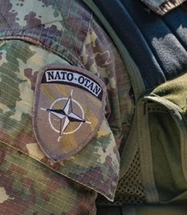 NATO üssünde flört uygulaması krizi