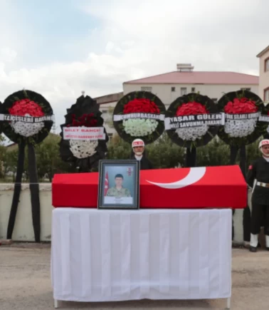 Şehit Ziyar Koparan Hakkari'de son yolculuğuna uğurlandı
