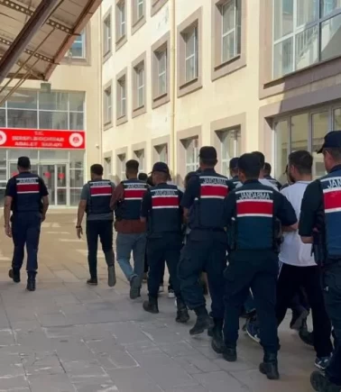 Ankara'da uyuşturucu satıcılarına operasyon!