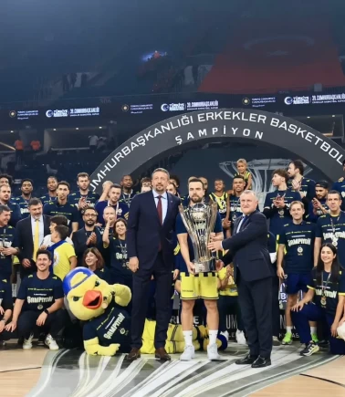 Dev finalin ardından Bakan Bak'tan tebrik