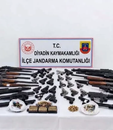 Kaçakçılığa büyük darbe! 41 silah ve mühimmat ele geçirildi