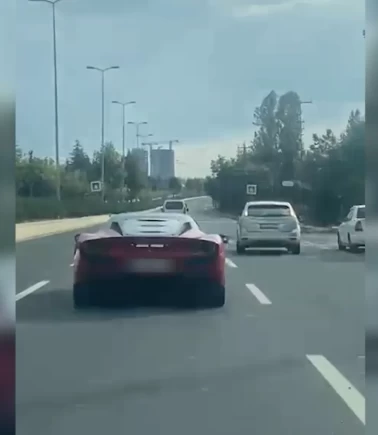 Ankara’da lüks otomobille makas şov pahalıya patladı