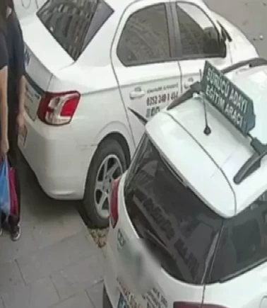 Çekirdek satan 9 yaşındaki çocuğun parasını çaldılar!