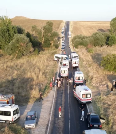 Edirne'de köy yolunda feci zincirleme kaza