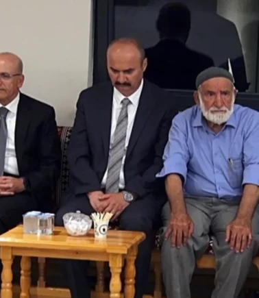 Bakan Şimşek, yeğeninin taziyesine katıldı