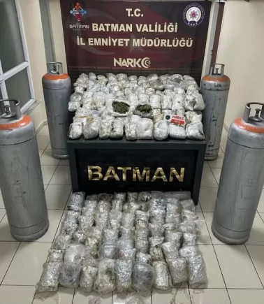 Batman’da sanayi tüplerine gizlenmiş uyuşturucu ele geçirildi